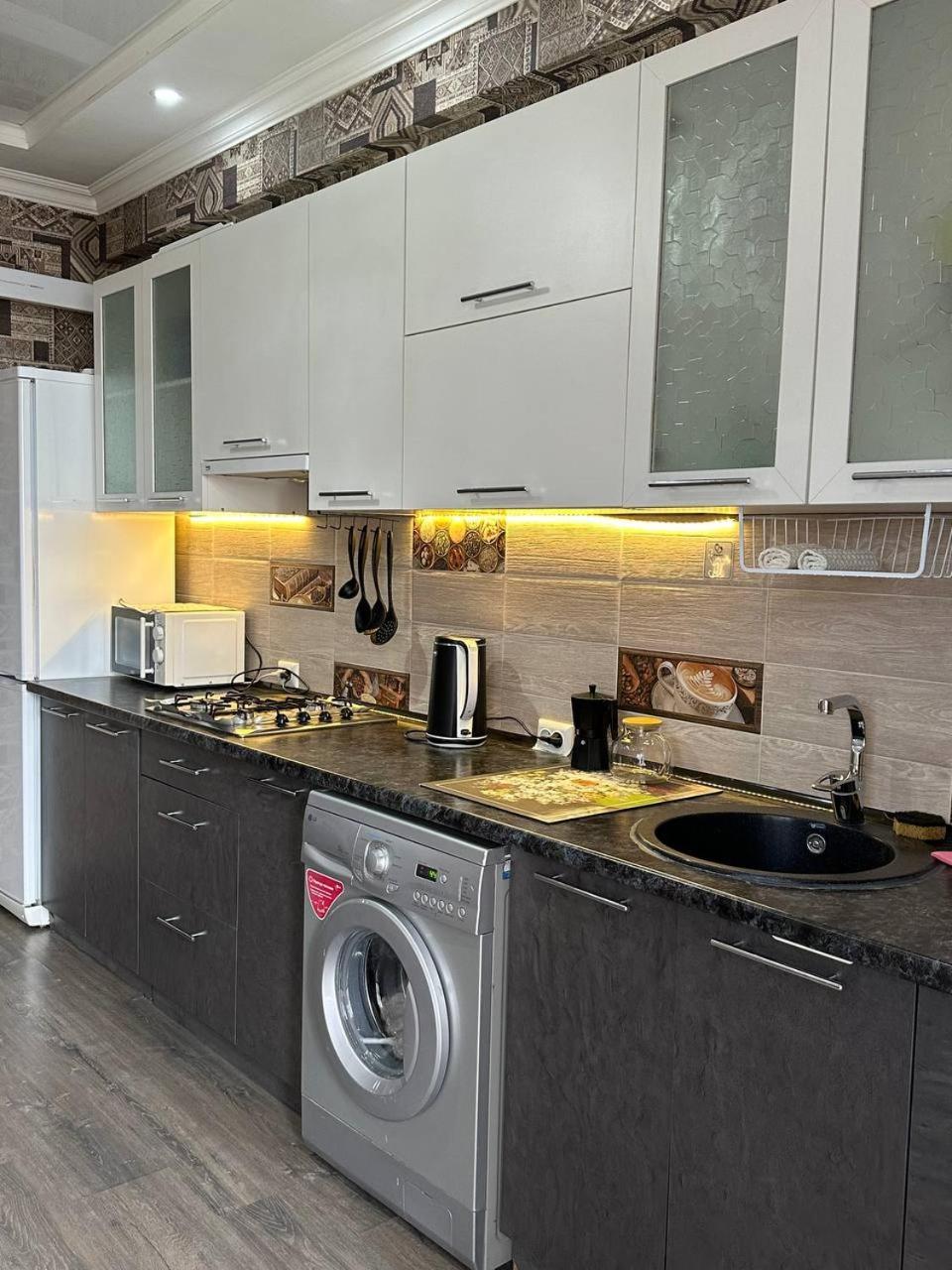 Apartment With City View On Sydykova St. 123 Bishkek Esterno foto